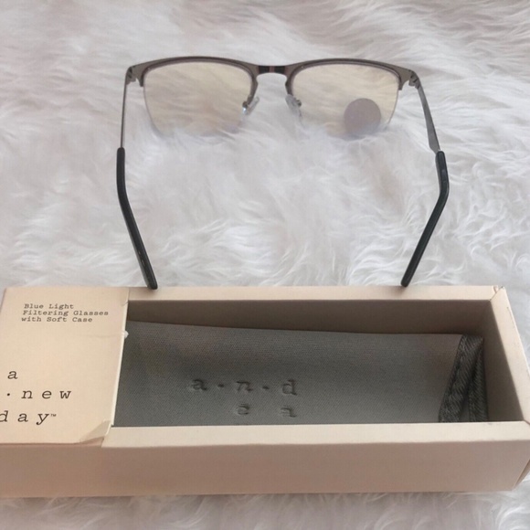 A New Day Women's Oval Blue Light Filtering Reading Glasses W/Soft Case +200 - Picture 9 of 11